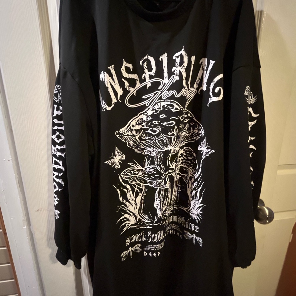 ROMWE Black Graphic Sweatshirt with White Lettering